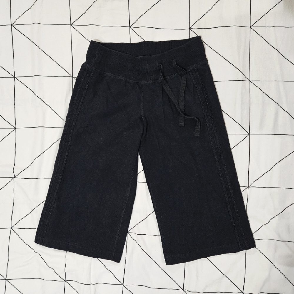 Lululemmon Knee-Length Shorts With Drawstring Black